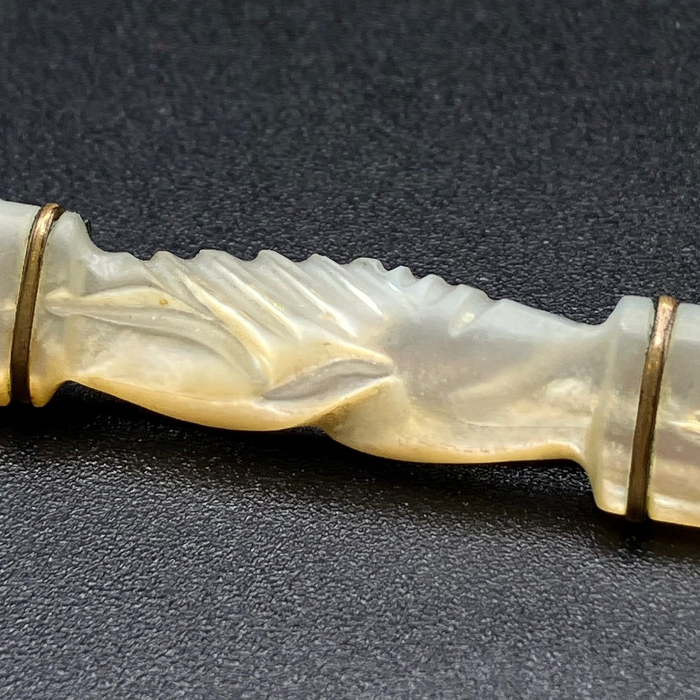 Vintage Handshake Friendship Pin White Carved Mother of Pearl Brass Tone 1.92in - Picture 6 of 7